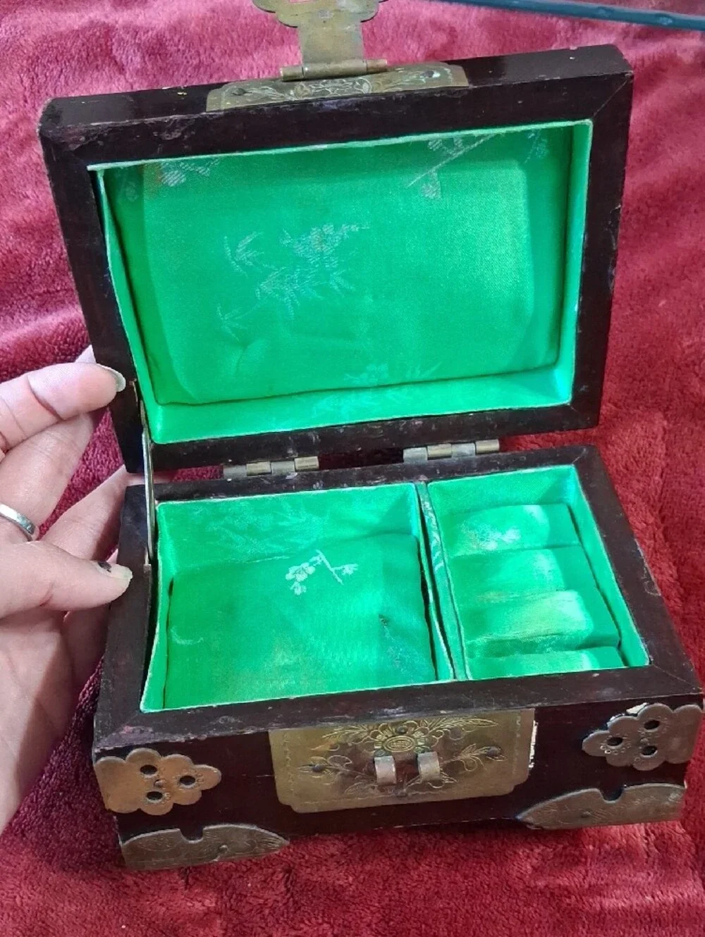 Vintage Hand-Painted Lacquer Jewelry Box with Brass Accents - Black & Gold